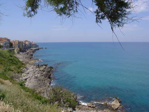 Onderweg naar Santo Stefano di Camastra, noordkust van Sicilië, mei 2006.