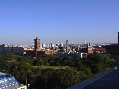 Berlijn panorama over de Alexanderplatz vanaf de koepel van de Berliner Dom. 24 september 2007.