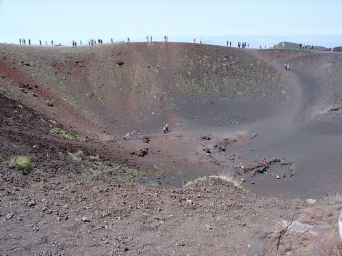 Mongibello (Etna) Eén van de kraters van de Vulkaan, laatstelijk uitgebarsten in 2003. mei 2006.