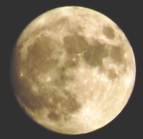 De maan op 18 mei 2008, vergroting 100x.