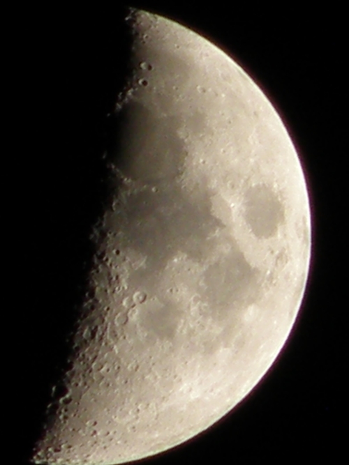 De maan op 11 mei 2008, vergroting 100x.