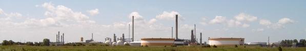 Olieraffinaderij in het Sloegebied, Vlissingen-Oost, 25 september 2004.